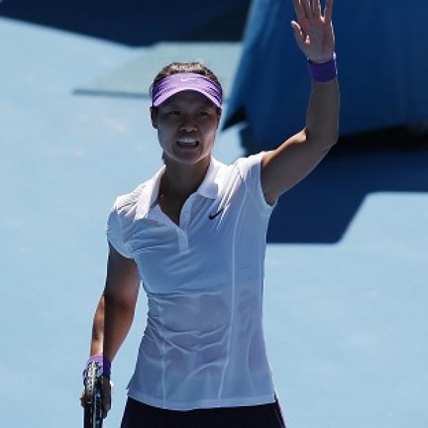 Li Na waves to the Melbourne crowd after defeating Maria Sharapova in their semi-final clash (AP)