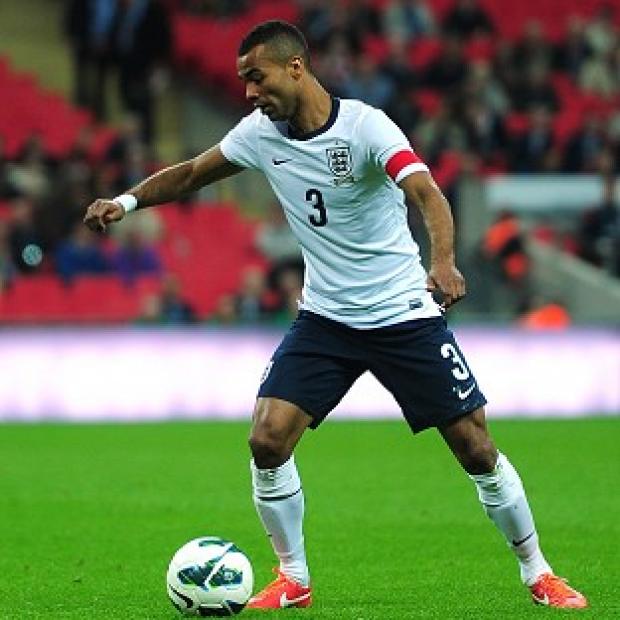 Ashley Cole has a rib injury