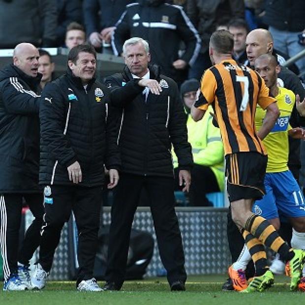 Congleton Guardian: Alan Pardew, centre, confronts Hull midfielder David Meyler Congleton Guardian: Alan Pardew, centre, confronts Hull midfielder David Meyler
