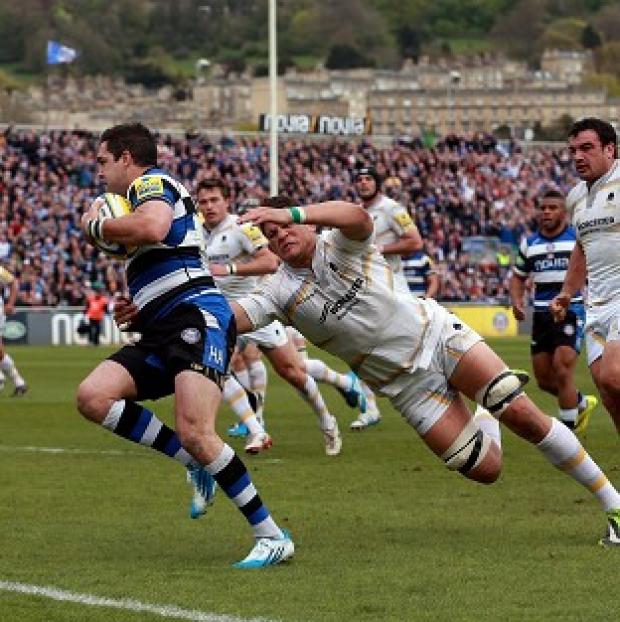 Congleton Guardian: Bath's Horacio Gulla beats the tackle of Worcester's Mike Williams to score their second try Congleton Guardian: Bath's Horacio Gulla beats the tackle of Worcester's Mike Williams to score their second try