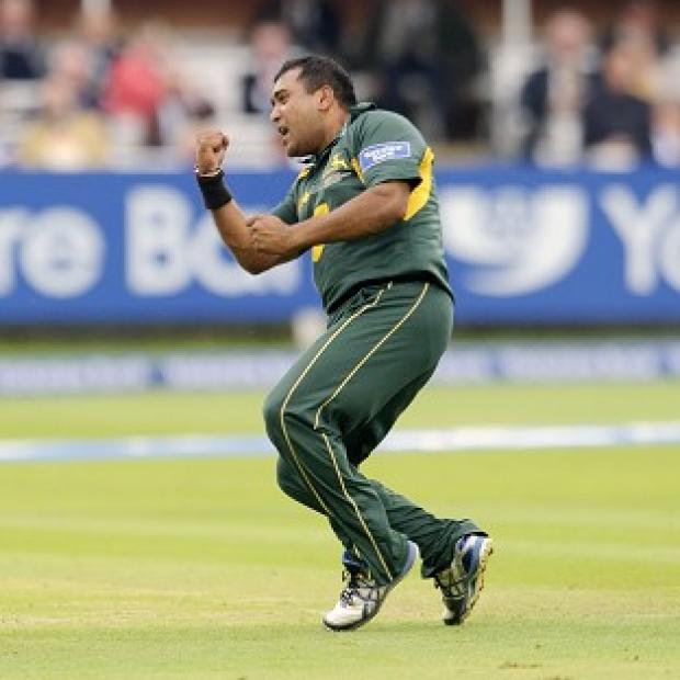 Congleton Guardian: Samit Patel helped to send Outlaws supporters home happy Congleton Guardian: Samit Patel helped to send Outlaws supporters home happy