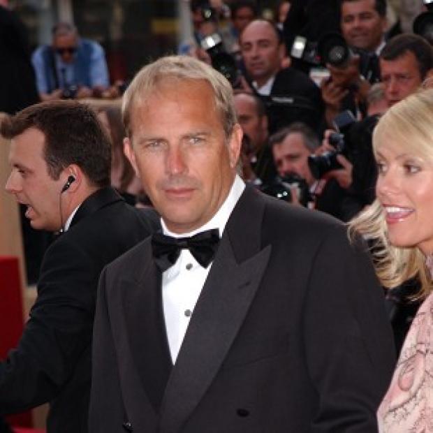 Congleton Guardian: Kevin Costner marked the 25th anniversary of Field Of Dreams by returning to the film's site Congleton Guardian: Kevin Costner marked the 25th anniversary of Field Of Dreams by returning to the film's site